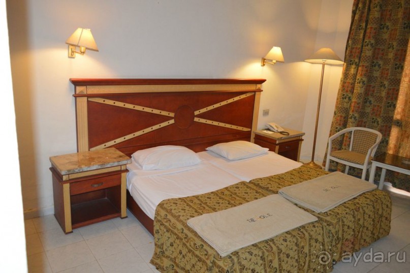 Ужасный отель, хамское отношение персонала к туристам и вымогательство денег