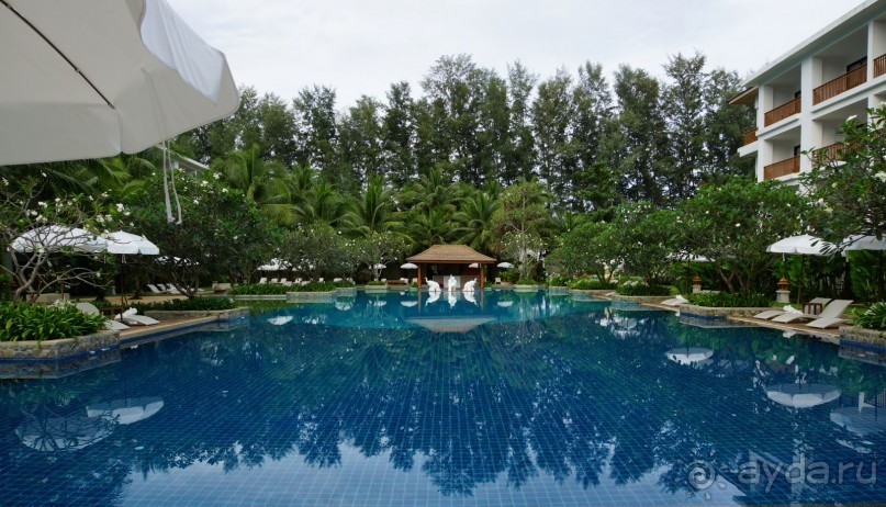 Naithonburi Beach Resort