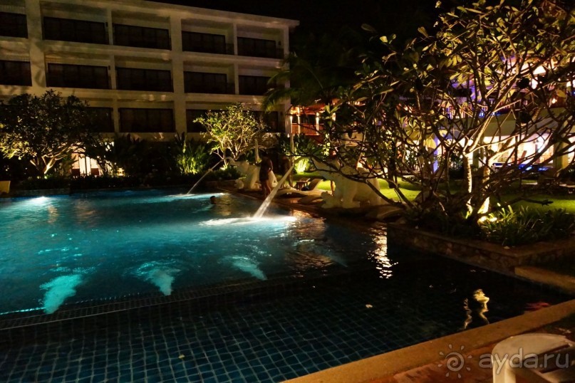 Naithonburi Beach Resort