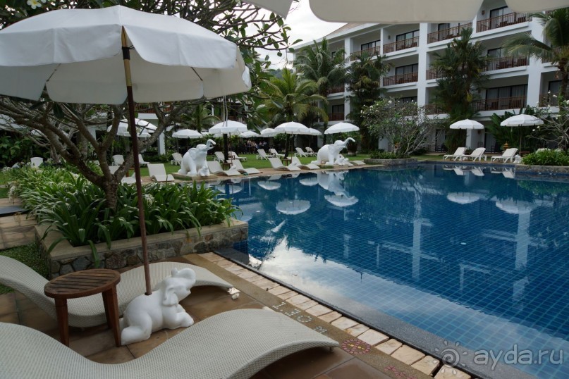 Naithonburi Beach Resort