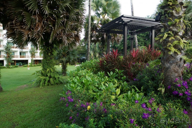 Naithonburi Beach Resort