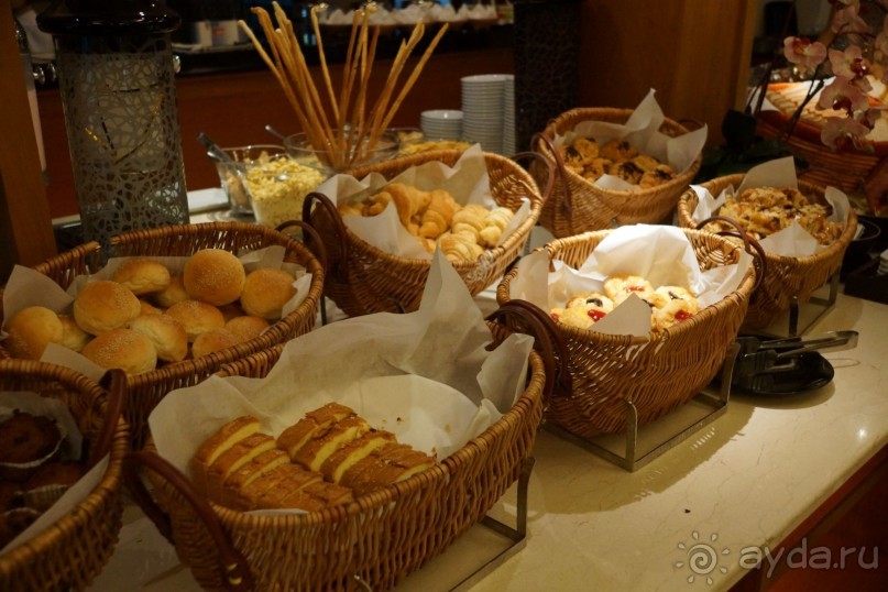 Naithonburi Beach Resort