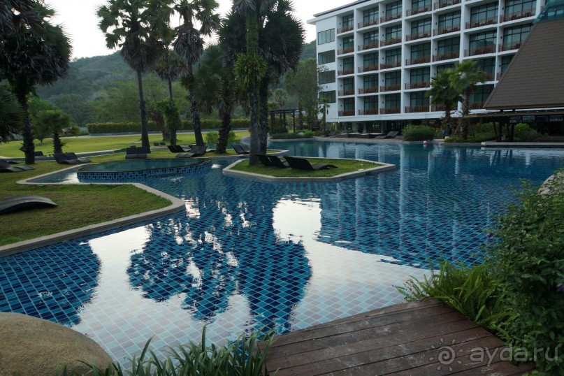 Naithonburi Beach Resort