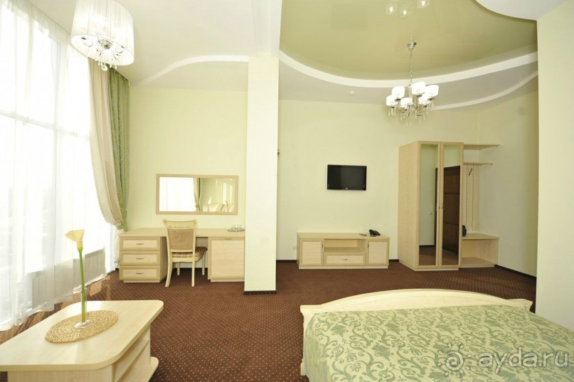 Ресторанно-гостинечный комплекс "CRYSTAL"