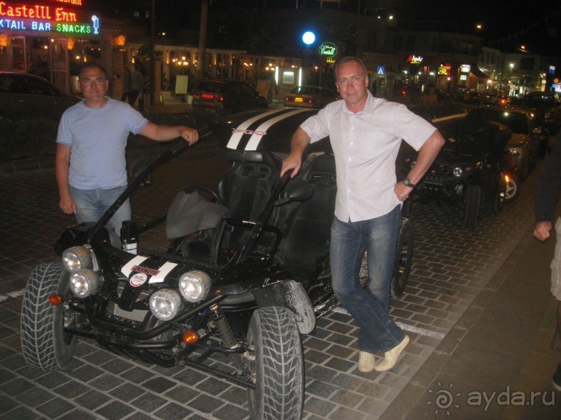 Двое мужчин в Айя-Напе