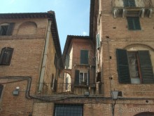 На "белые ночи" в Италию через Лондон и Ригу