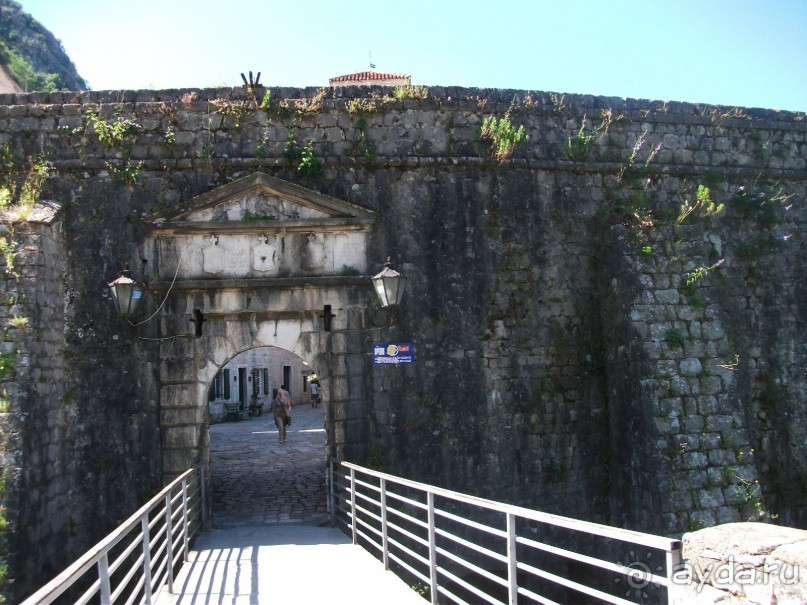 По Боке Которской