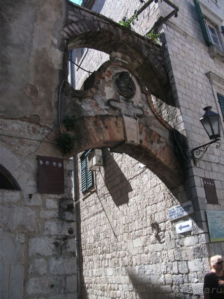 По Боке Которской