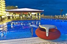 Почувствовать себя человеком также можно в пляжной VIP зоне: