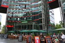 Я приехала на лечение.