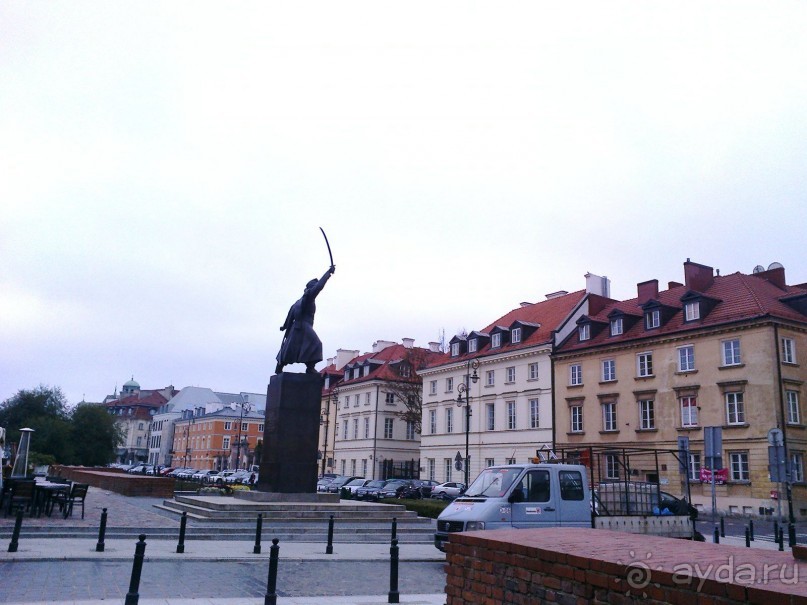 Барбакан и вокруг него