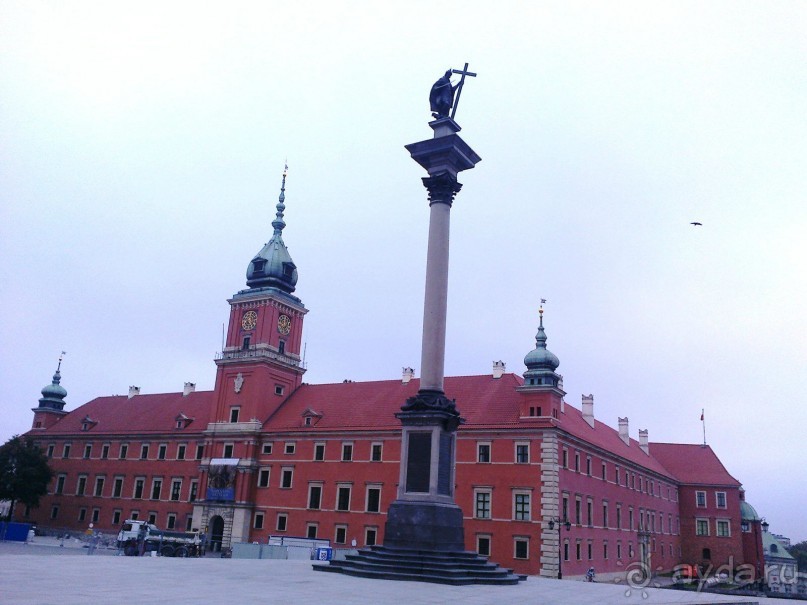 Барбакан и вокруг него