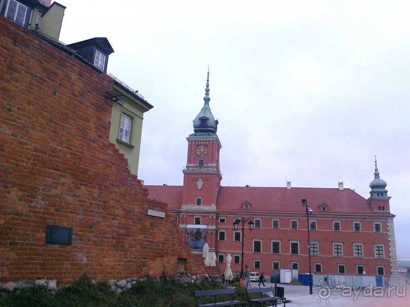 Барбакан и вокруг него