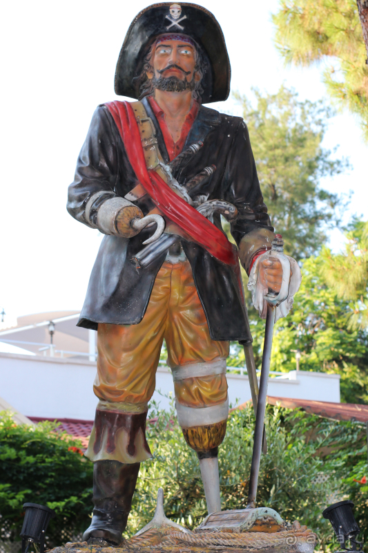 отель в пиратском стиле  Pirate`s Beach Club