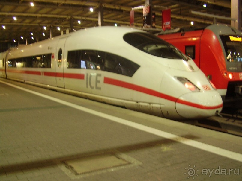 ПОЕЗД НА МЮНХЕНСКОМ ВОКЗАЛЕ