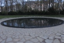 МЕМОРИАЛ ЦЫГАНАМ. ЖЕРТВАМ ХОЛОКОСТА