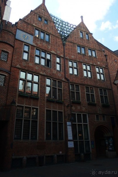 КОЛОКОЛЬЧИКИ НАВЕРХУ ЗВОНЯТ В ОПРЕДЕЛЕННОЕ ВРЕМЯ