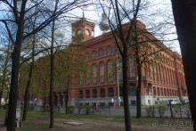 КРАСНАЯ РАТУША