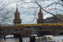 МОСТ С БАШНЯМИ ЧЕРЕЗ ШПРЕЮ