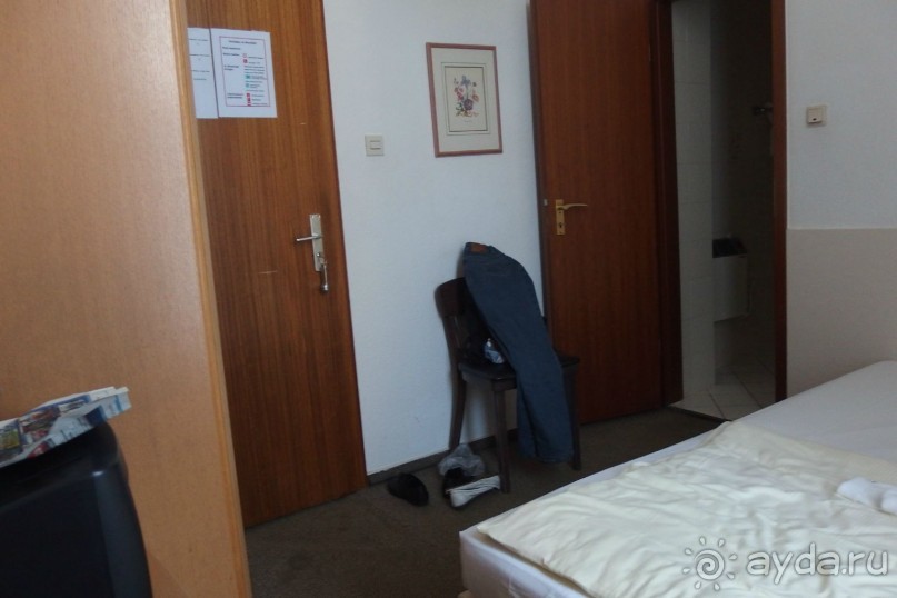 НОМЕР ОТЕЛЯ В КЁЛЬНЕ