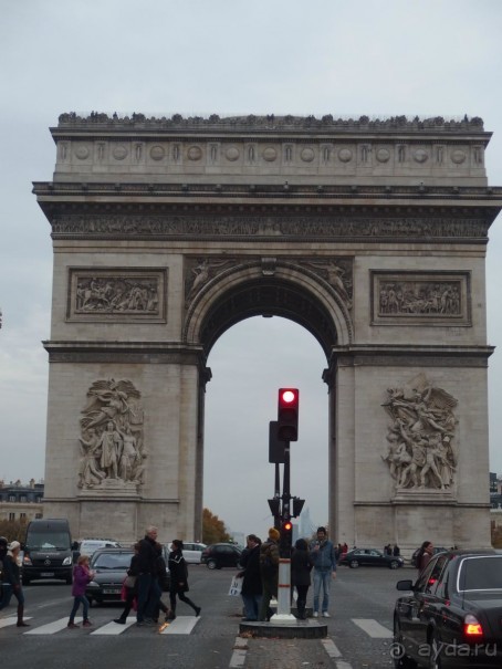 ТРИУМФАЛЬНАЯ АРКА