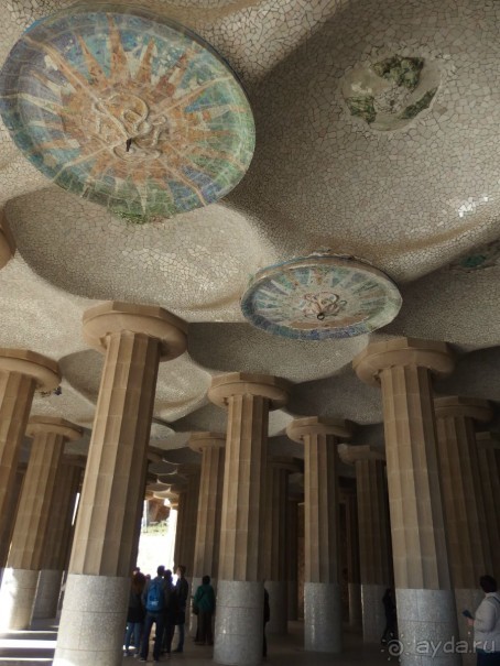 ПАРК ГАУДИ. ЗАЛ КОЛОНН