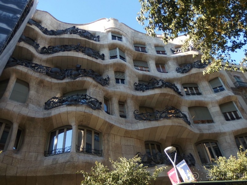 ДОМ ПЕДРЕРА. АВТОР ГАУДИ