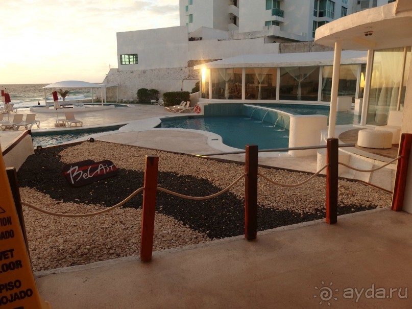 справа ресторан