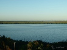 вид из окна номера без балкона на лагуну