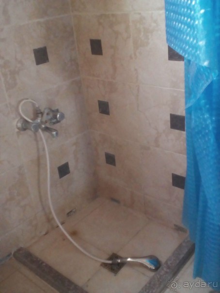 в смежном номере рваная шторка