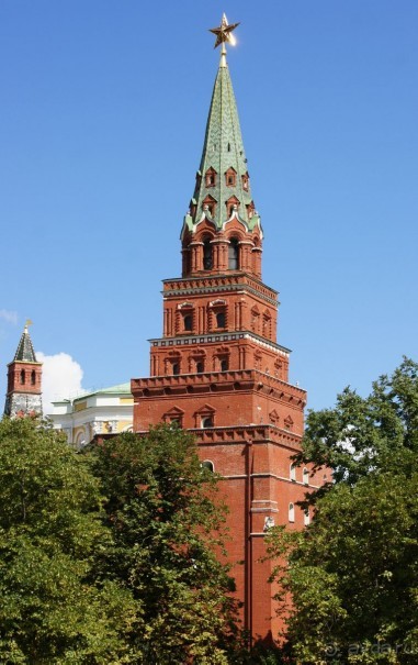 Стены и башни Московского Кремля: от Спасской до Водовзводной