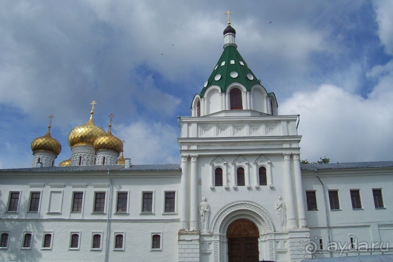 Кострома: Свято-Троицкий Ипатьевский монастырь Кострома: Свято-Троицкий Ипатьевский монастырь