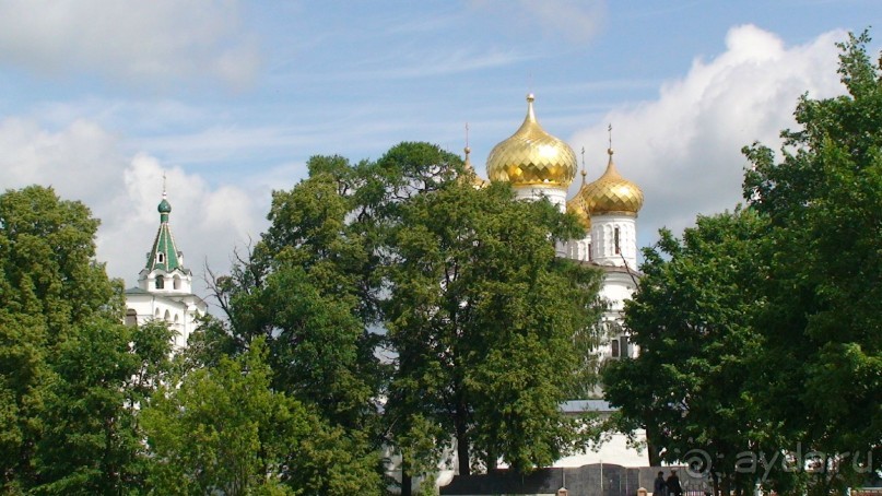 Кострома: Свято-Троицкий Ипатьевский монастырь Кострома: Свято-Троицкий Ипатьевский монастырь