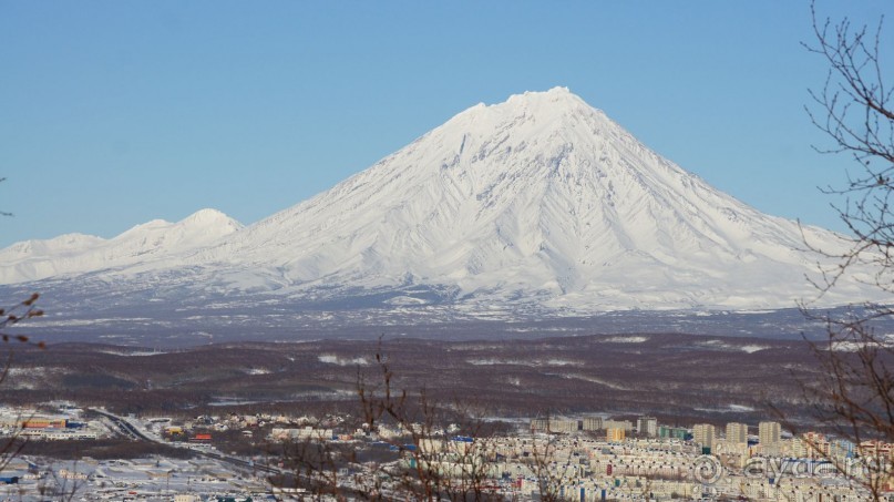 Стоят вулканы — там и тут!