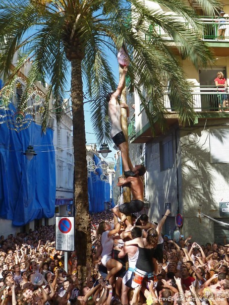 Ла Томатина: не помылишь — не залезешь! (Bunol, Spain)