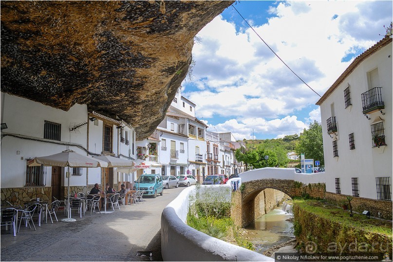 Андалусия и город под скалой (Setnil De Las Bodegas, Spain)