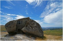 Дом с круглыми углами (Fafe, Portugal)