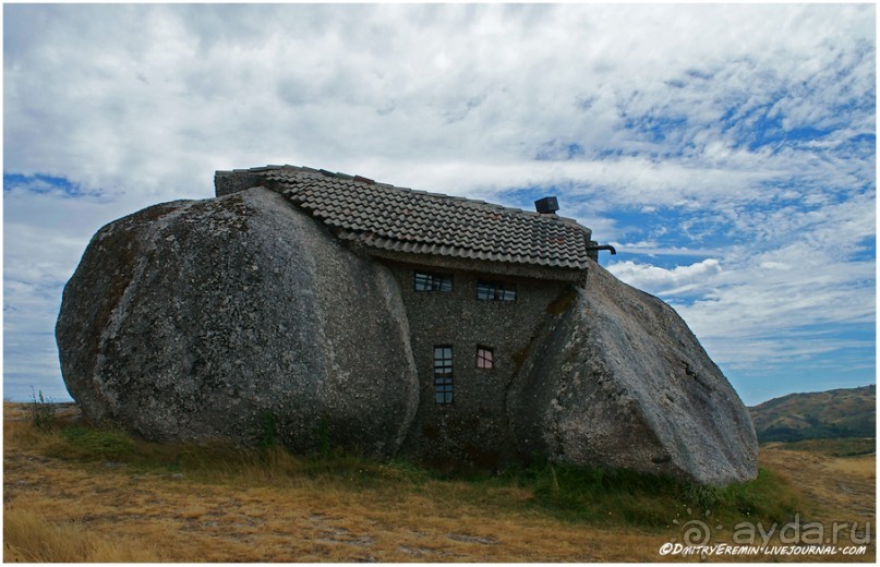 Дом с круглыми углами (Fafe, Portugal)