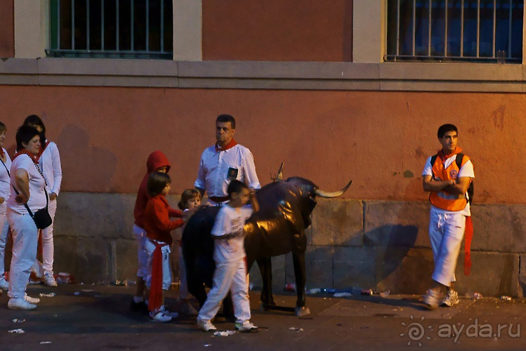 Огненный бык фестиваля Сан Фермин (Pamplona, Spain)