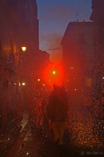 Огненный бык фестиваля Сан Фермин (Pamplona, Spain)