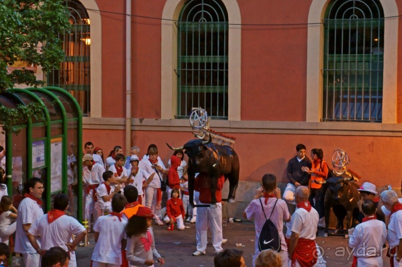 Огненный бык фестиваля Сан Фермин (Pamplona, Spain)