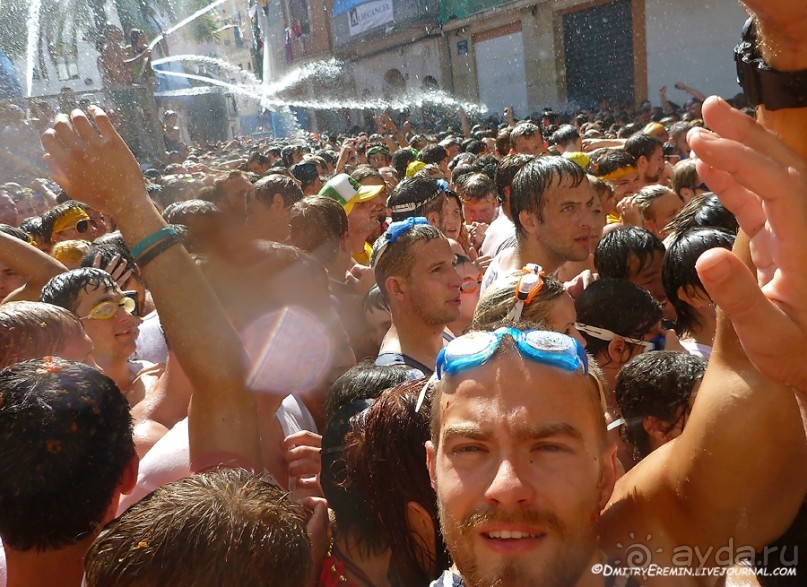 Море кетчупа… Томатина 2012 (Bunol, Spain)