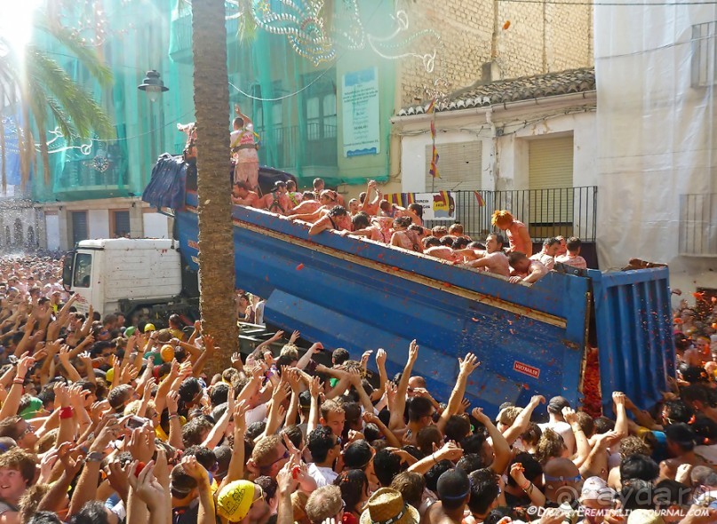 Море кетчупа… Томатина 2012 (Bunol, Spain)