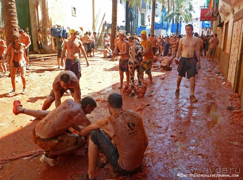 Море кетчупа… Томатина 2012 (Bunol, Spain)
