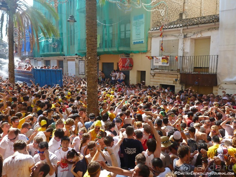 Море кетчупа… Томатина 2012 (Bunol, Spain)