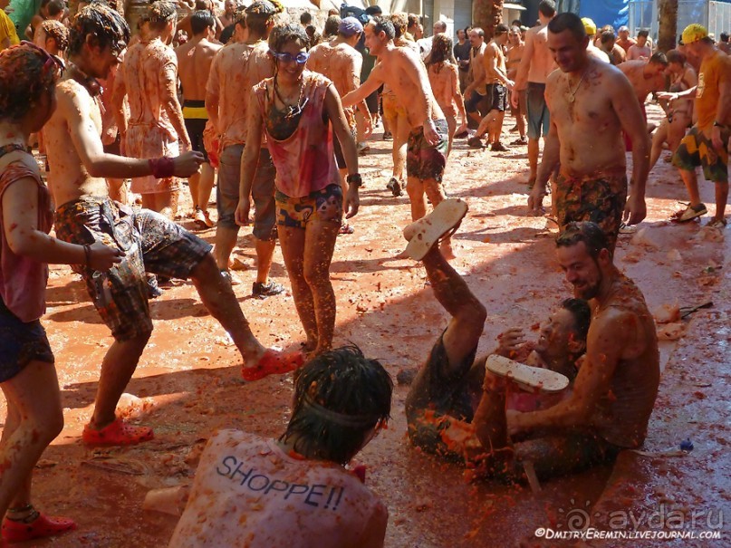 Море кетчупа… Томатина 2012 (Bunol, Spain)