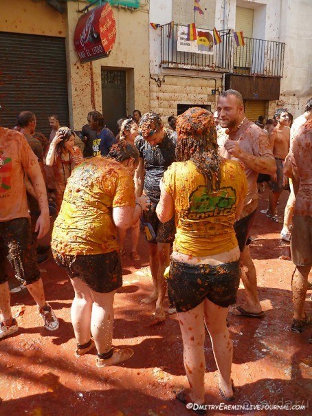 Море кетчупа… Томатина 2012 (Bunol, Spain)