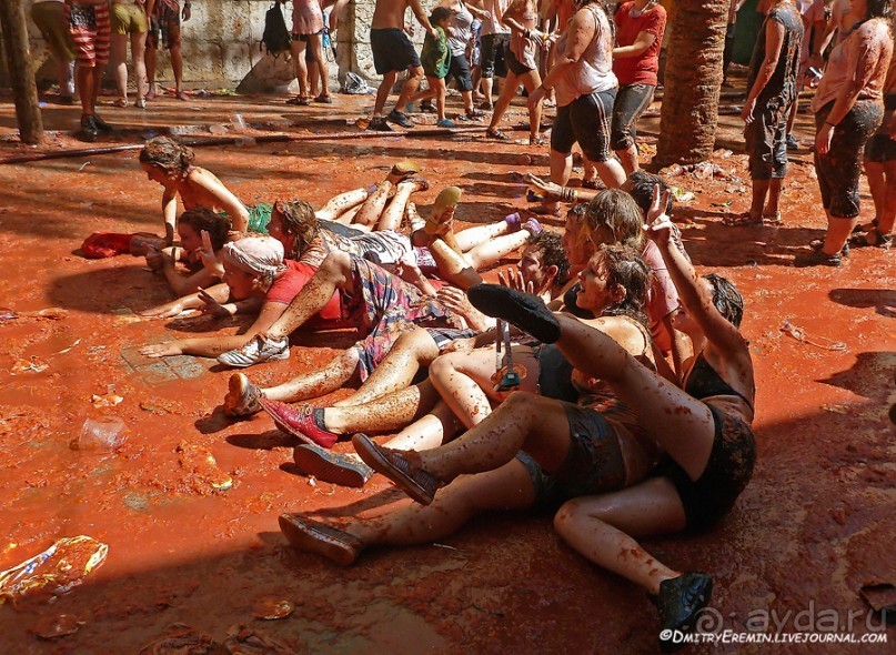 Море кетчупа… Томатина 2012 (Bunol, Spain)