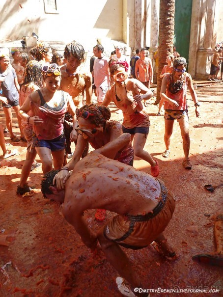 Море кетчупа… Томатина 2012 (Bunol, Spain)