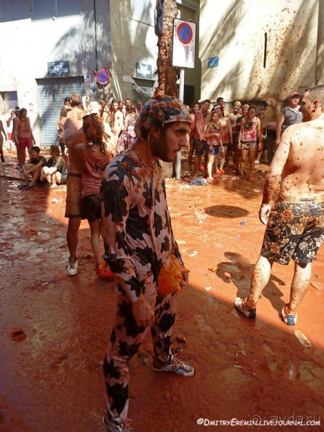 Море кетчупа… Томатина 2012 (Bunol, Spain)